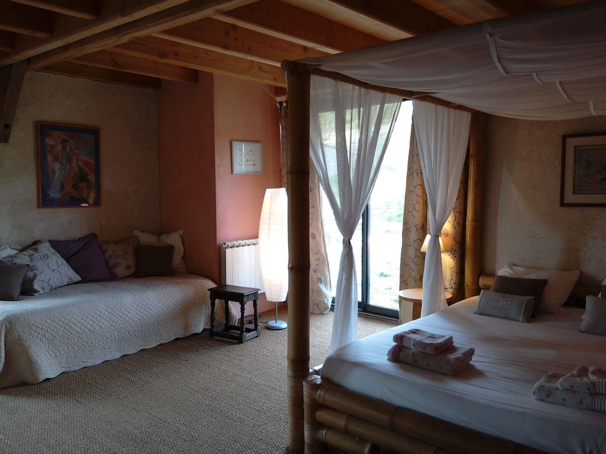 Bout De Cote Bed & Breakfast Lacam-d'Ourcet Exterior photo